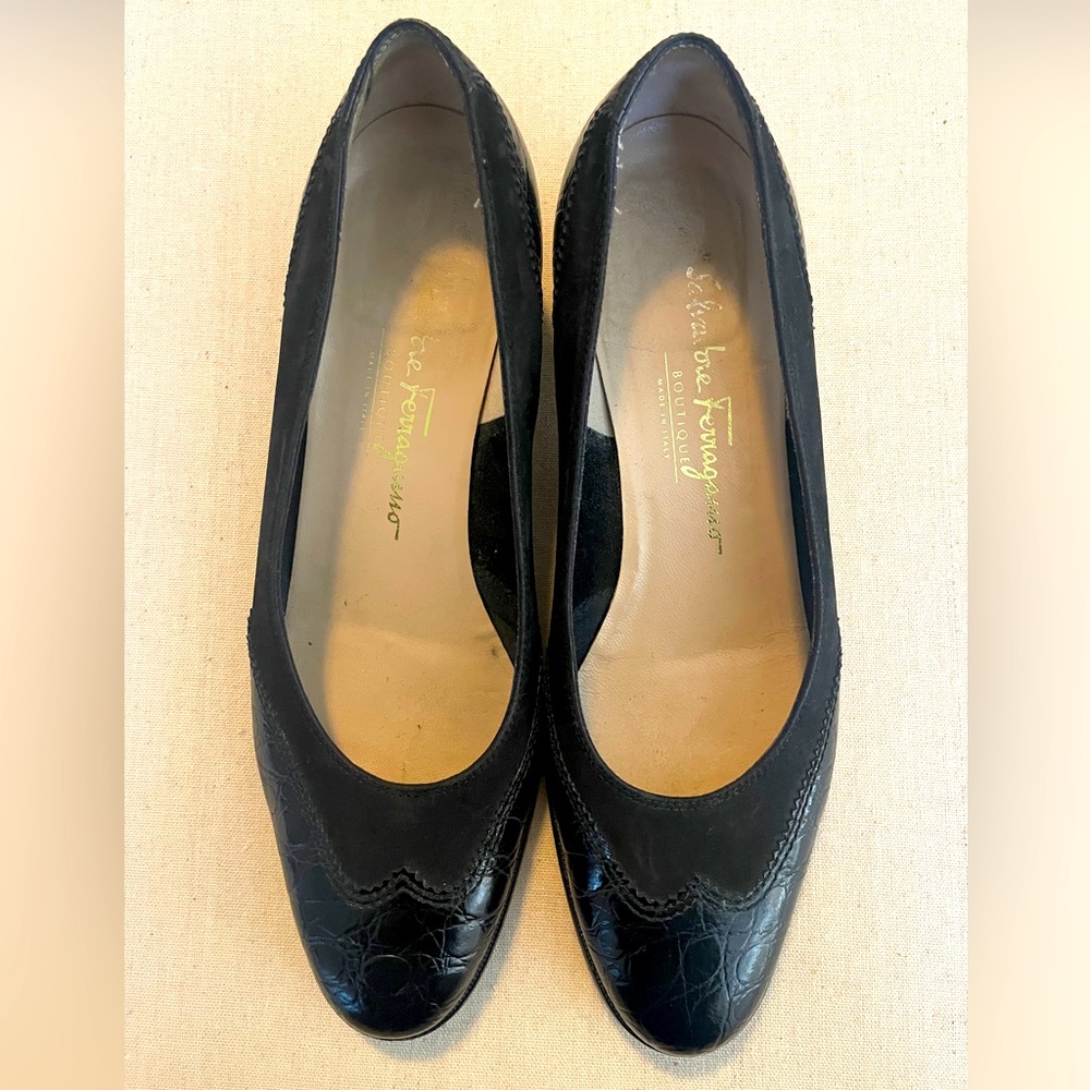 Salvatore Ferragamo vintage low heels.croc embossed leather, suede. Sz 8.5 black